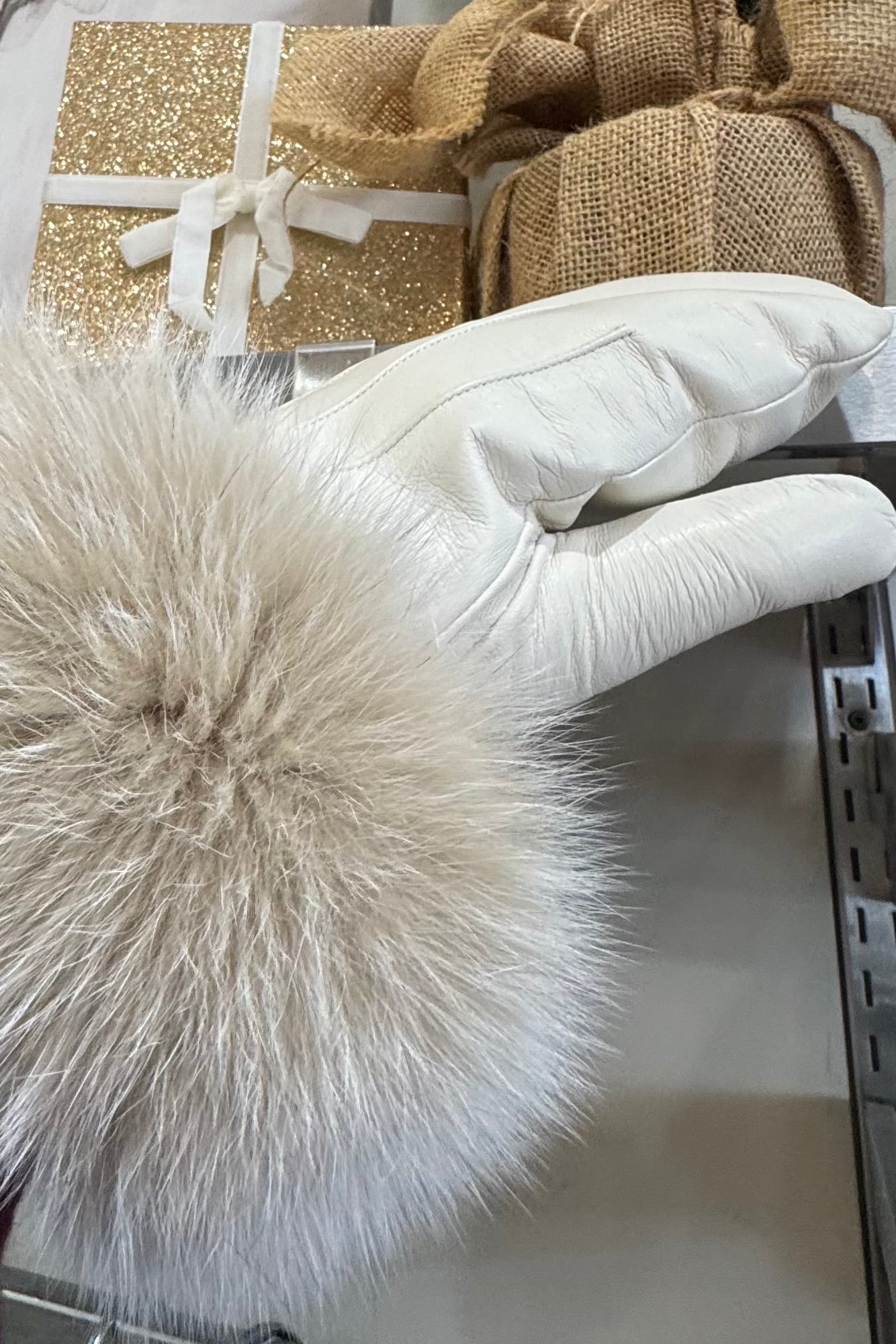 LEATHER MITTENS WITH FUR TRIM - IVORY