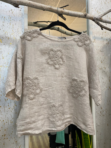 FLORAL EMBROIDERY LINEN TOP