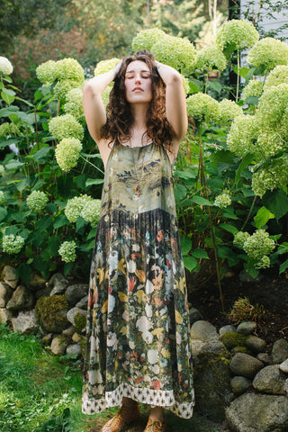 I DREAM IN FLOWERS SLIP DRESS WITH BEES-LAST ONE, size L/XL!