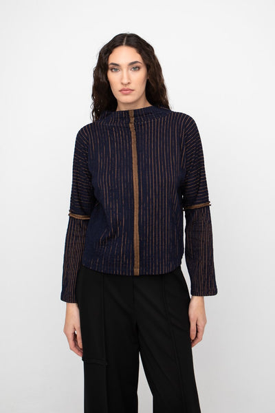 TEXTURED STRIPED TOP