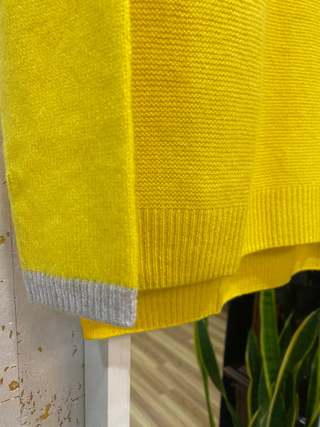 EASY FIT 100% CASHMERE SWEATER - YELLOW LILY WITH GREY CUFFS