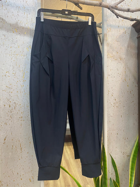 TRAVEL PANTS