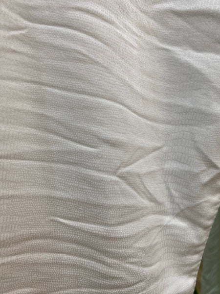 ICONIC STRETCH TEXTURED WHITE JEANS—LAST PAIR, size M