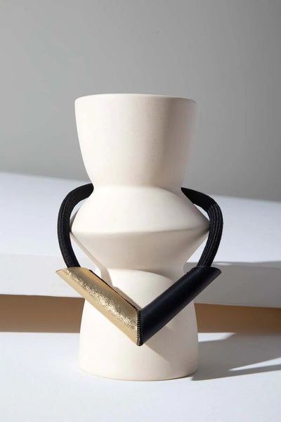 V NECKLACE - GOLD AND BLACK