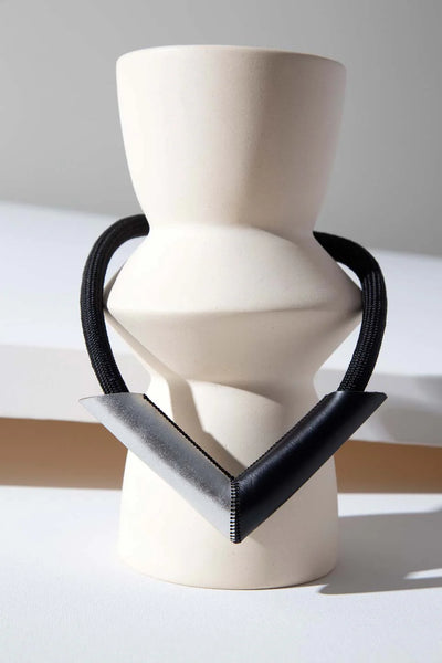 V NECKLACE - SILVER AND BLACK