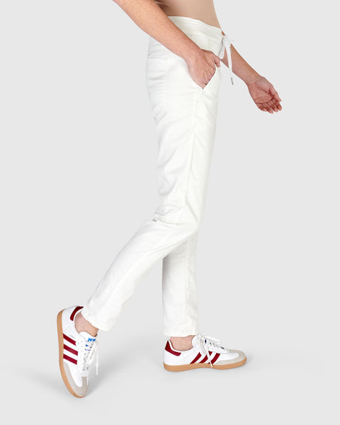 ICONIC STRETCH TEXTURED WHITE JEANS—LAST PAIR, size M