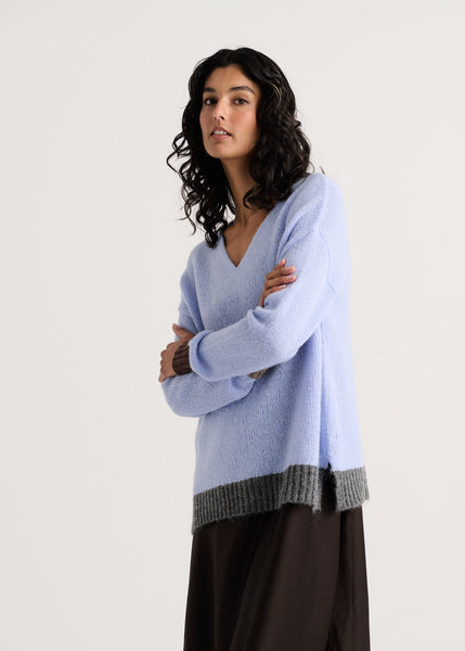 CASUAL LUXE V SWEATER