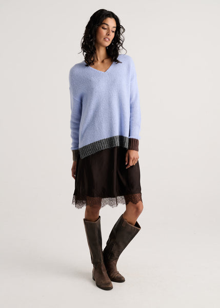 CASUAL LUXE V SWEATER