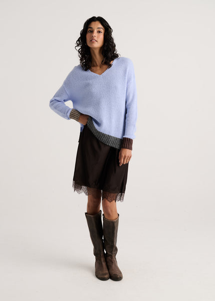 CASUAL LUXE V SWEATER