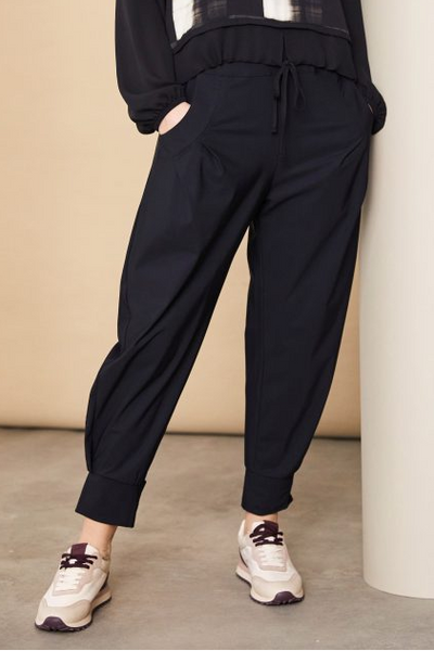 TRAVEL PANTS